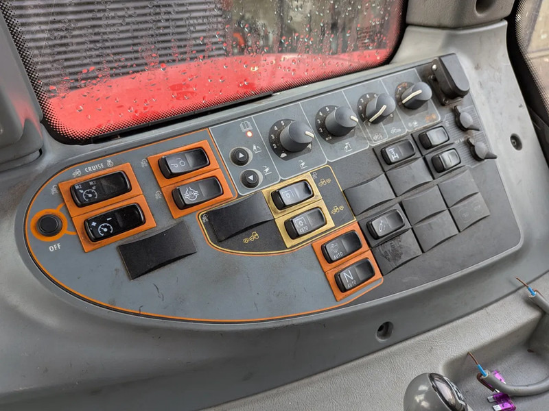 Tracteur agricole Valtra N142 N142