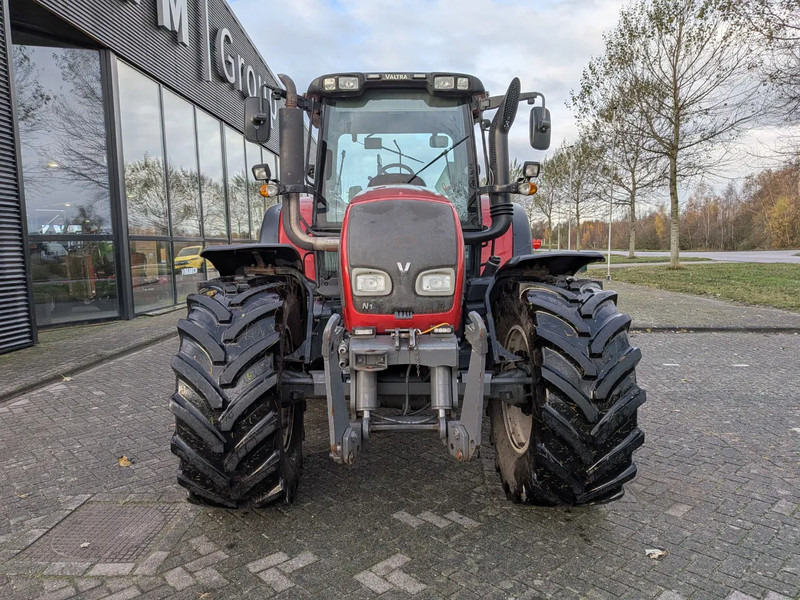 Tracteur agricole Valtra N142 N142