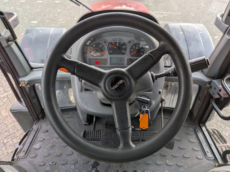 Tracteur agricole Valtra N142 N142