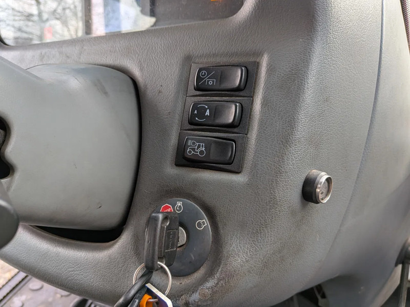 Tracteur agricole Valtra N142 N142