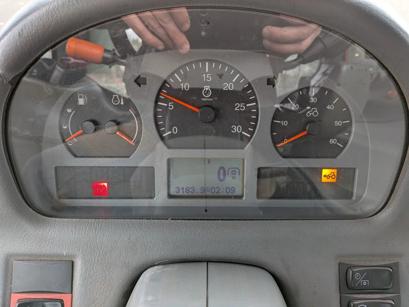 Tracteur agricole Valtra N142 N142