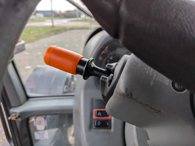 Tracteur agricole Valtra N142 N142