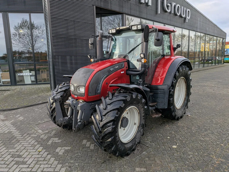 Tracteur agricole Valtra N142 N142