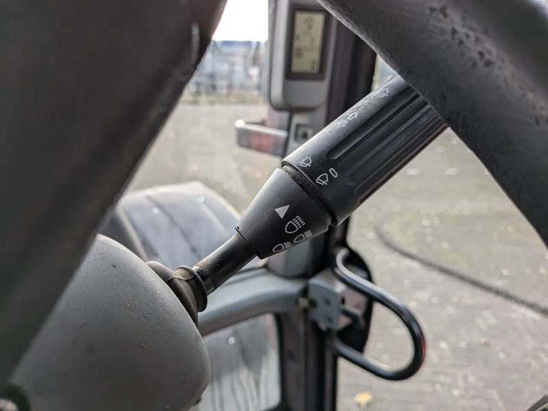 Tracteur agricole Valtra N142 N142