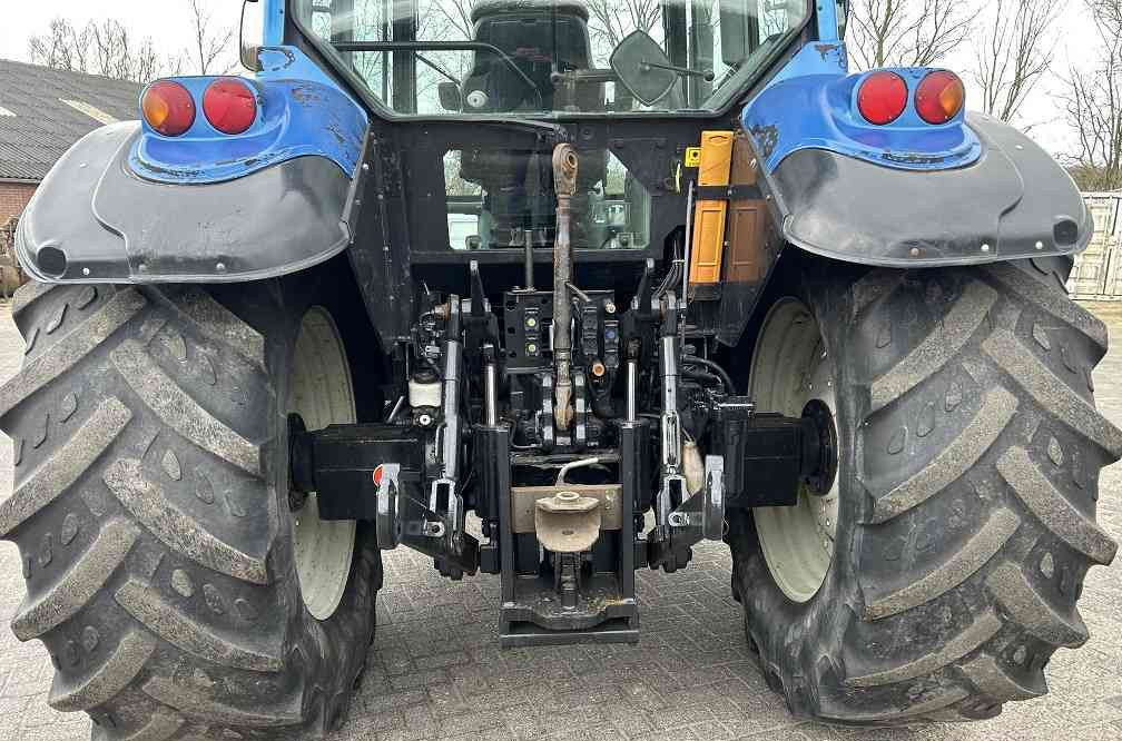 Tracteur agricole Valtra T130