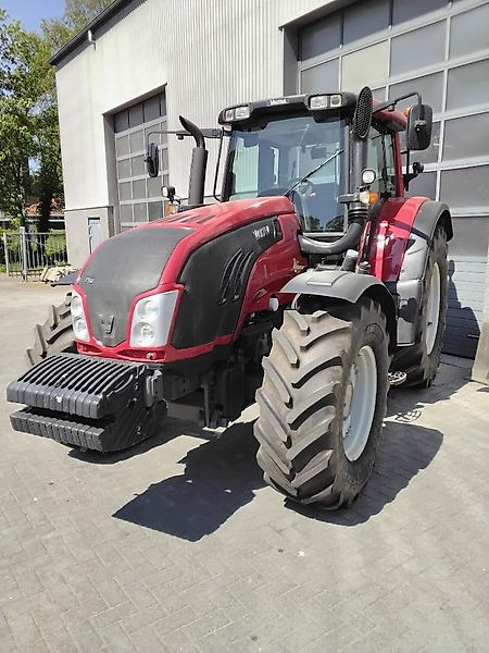 Tracteur agricole Valtra T153 Versu