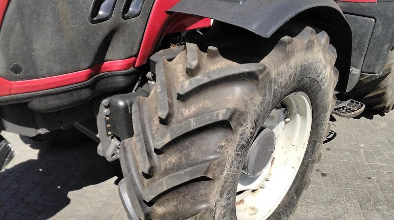 Tracteur agricole Valtra T153 Versu