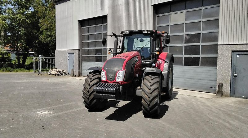Tracteur agricole Valtra T153 Versu