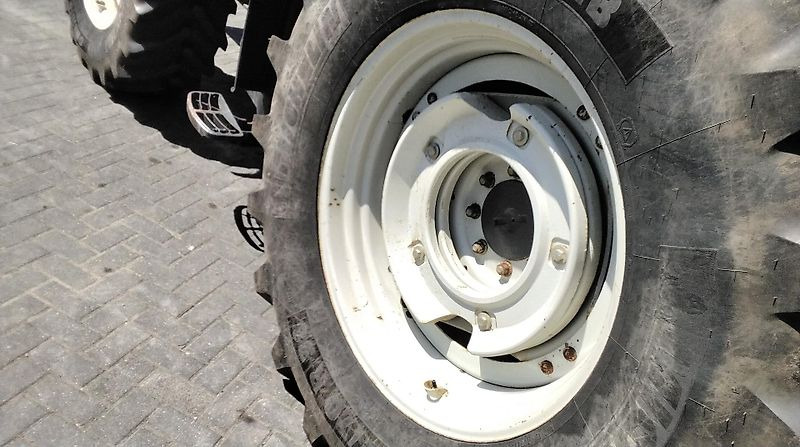 Tracteur agricole Valtra T153 Versu