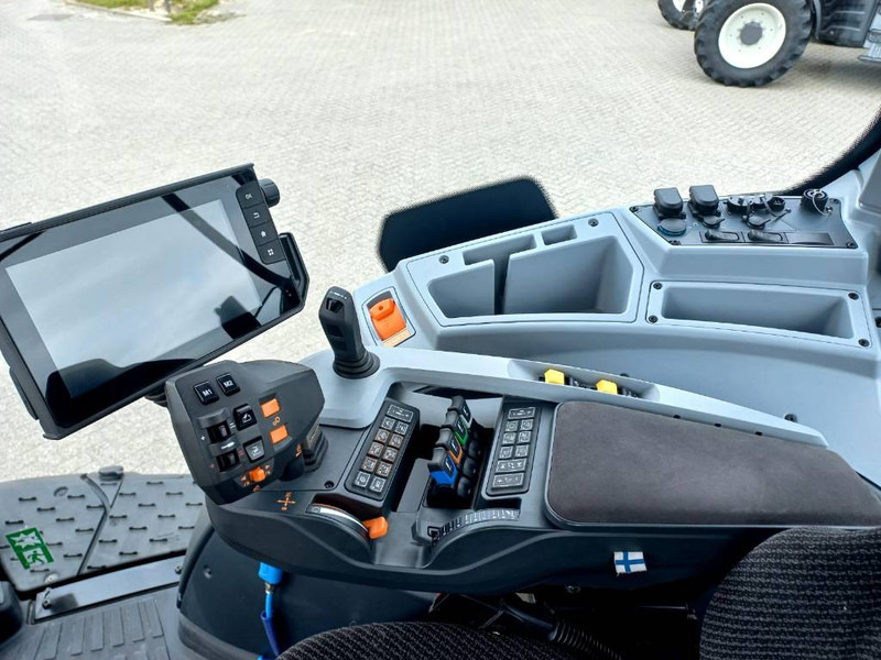 Tracteur agricole Valtra T174 Direct Smart Touch, 2021, 450 hours!
