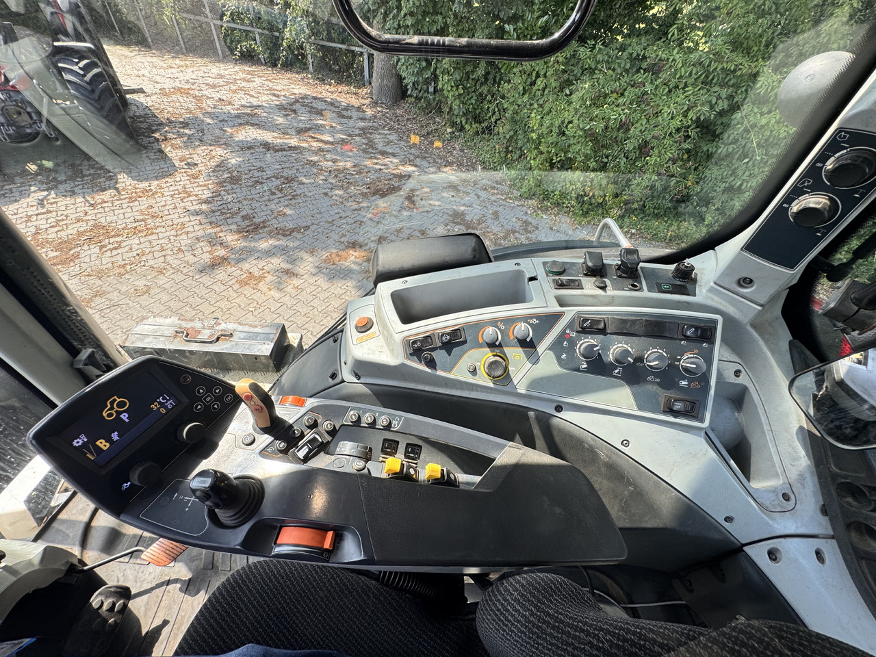 Tracteur agricole Valtra T214 Direct