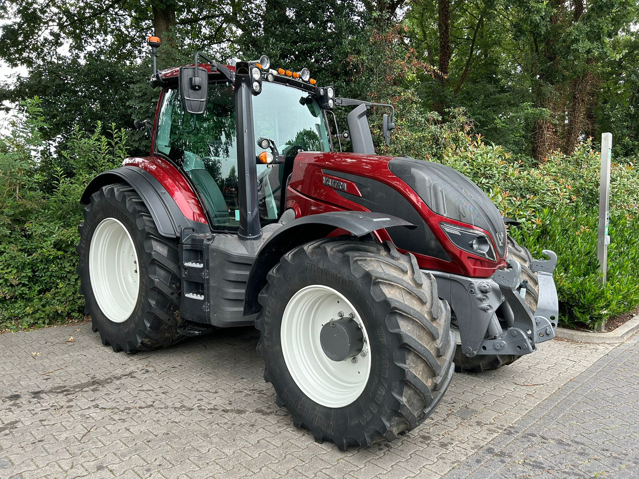 Tracteur agricole Valtra T214 Direct