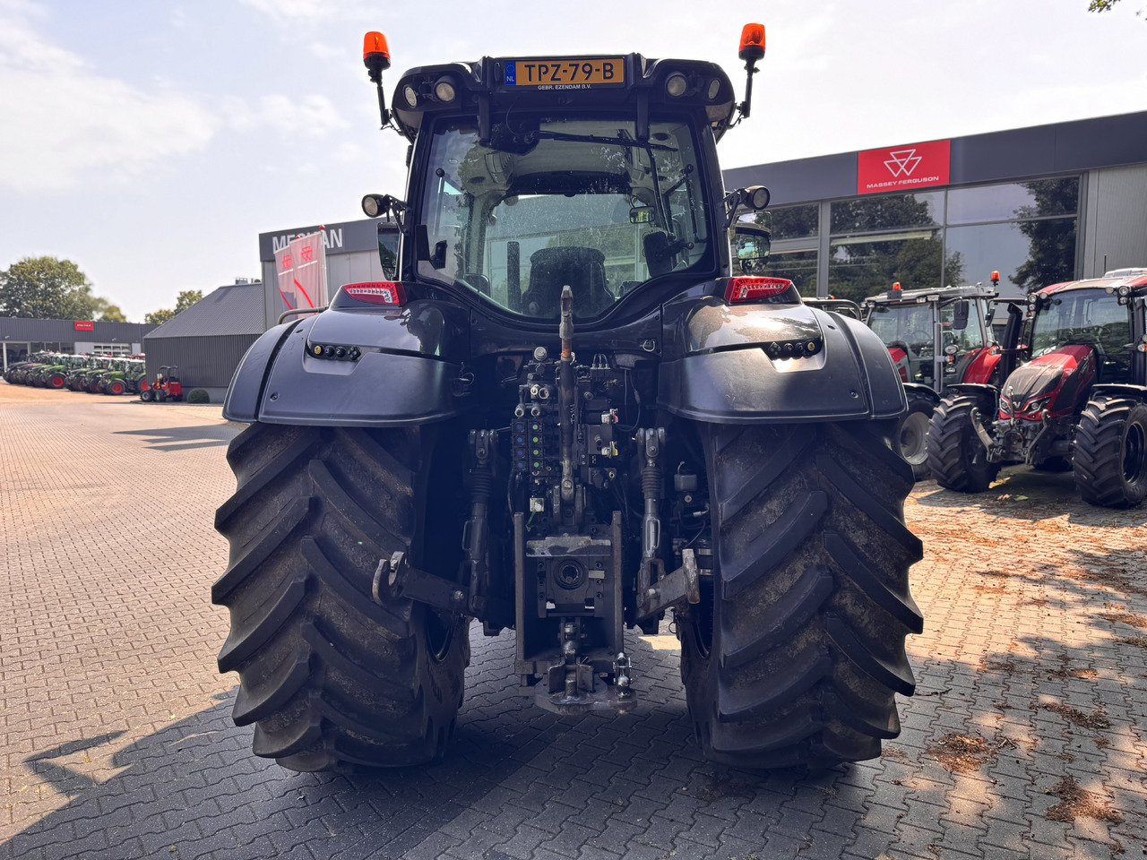 Tracteur agricole Valtra T214 Direct