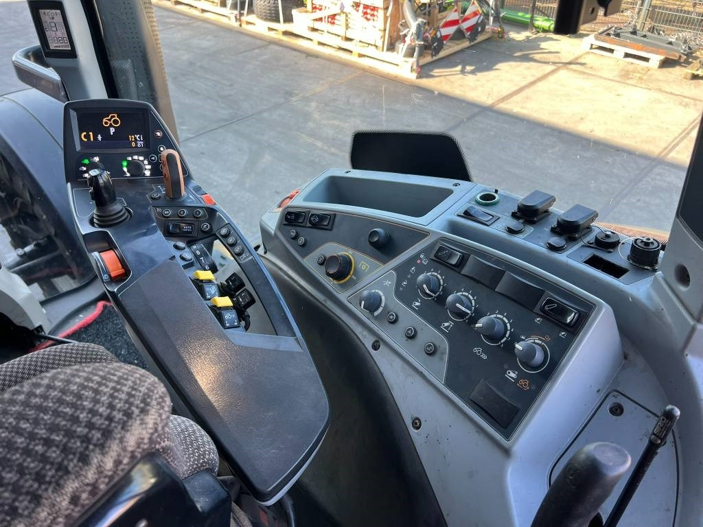 Tracteur agricole Valtra T 174 Versu