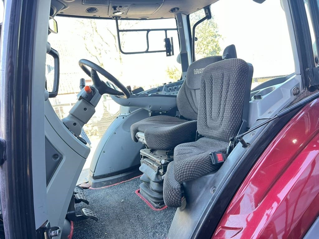 Tracteur agricole Valtra T 174 Versu