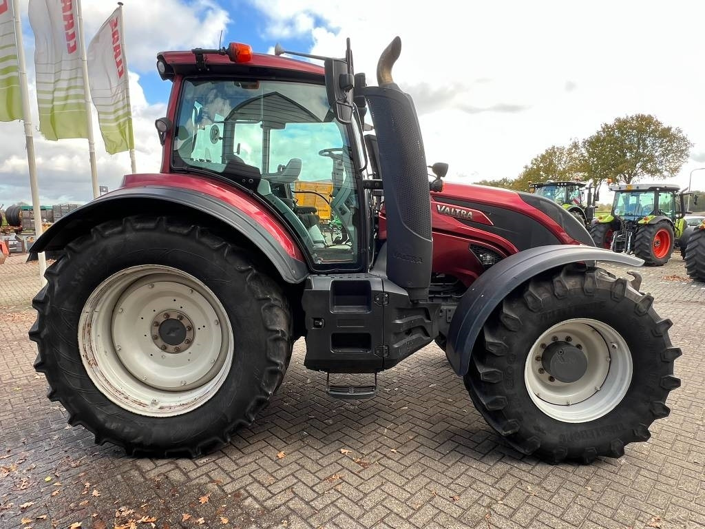 Tracteur agricole Valtra T 174 Versu