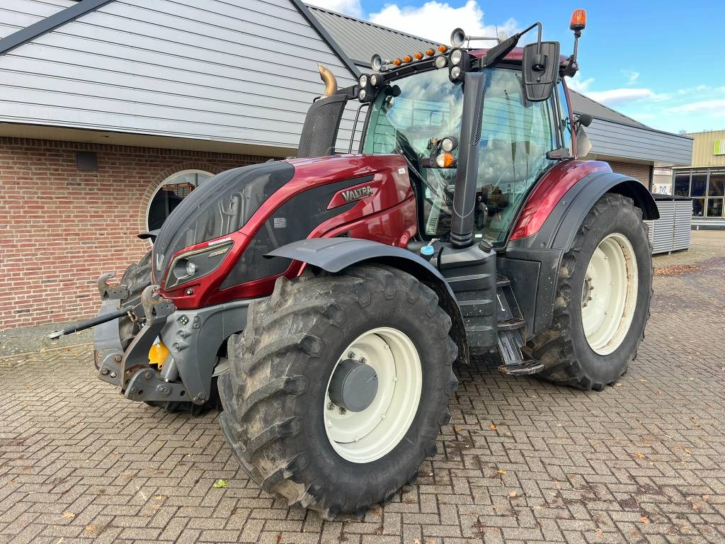 Tracteur agricole Valtra T 174 Versu