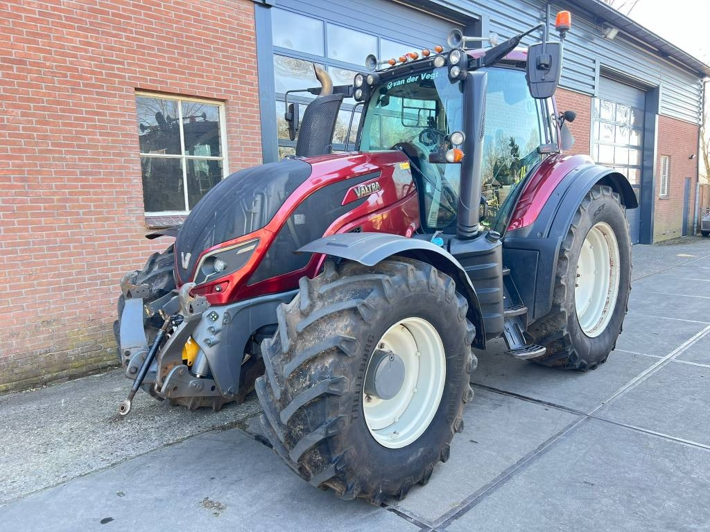 Tracteur agricole Valtra T 174 Versu