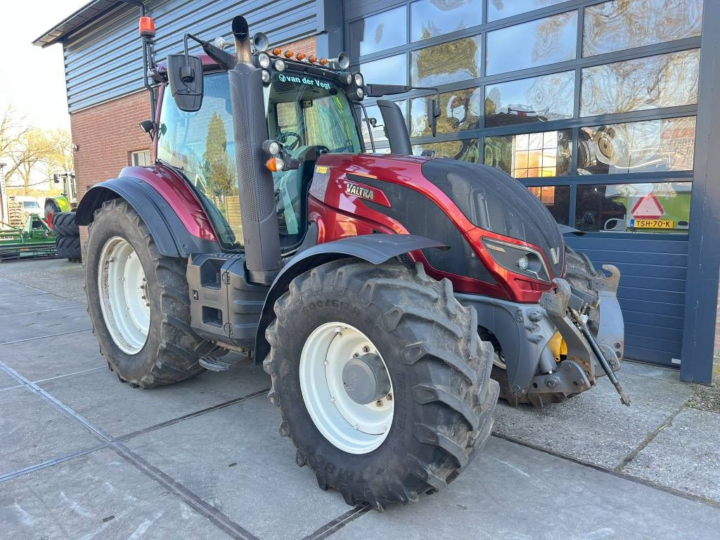 Tracteur agricole Valtra T 174 Versu