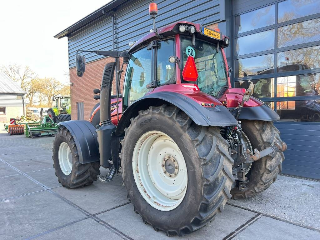 Tracteur agricole Valtra T 174 Versu