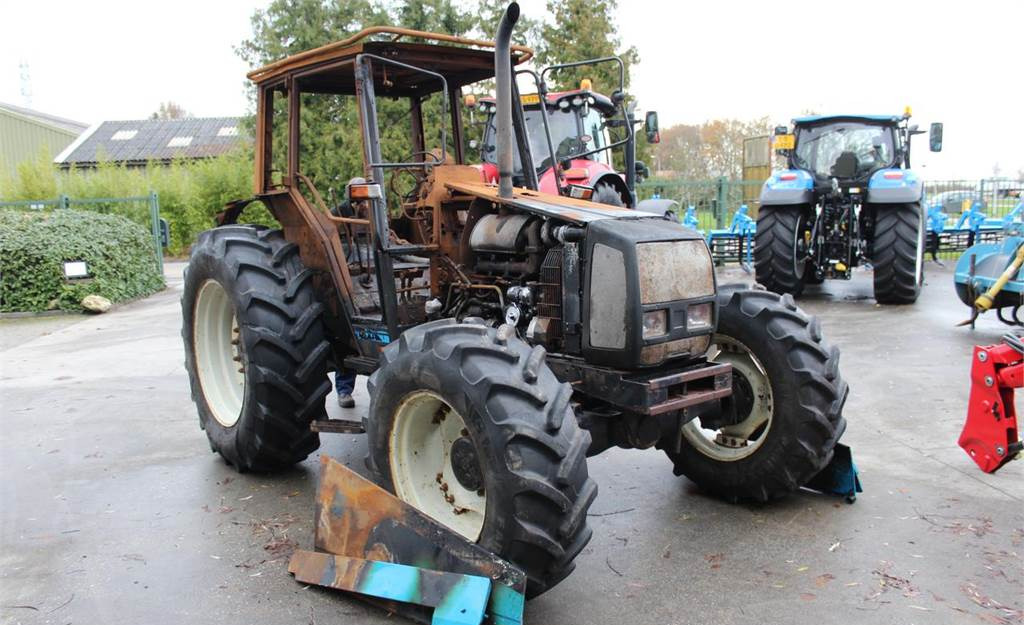 Tracteur agricole Valtra Valmet 900