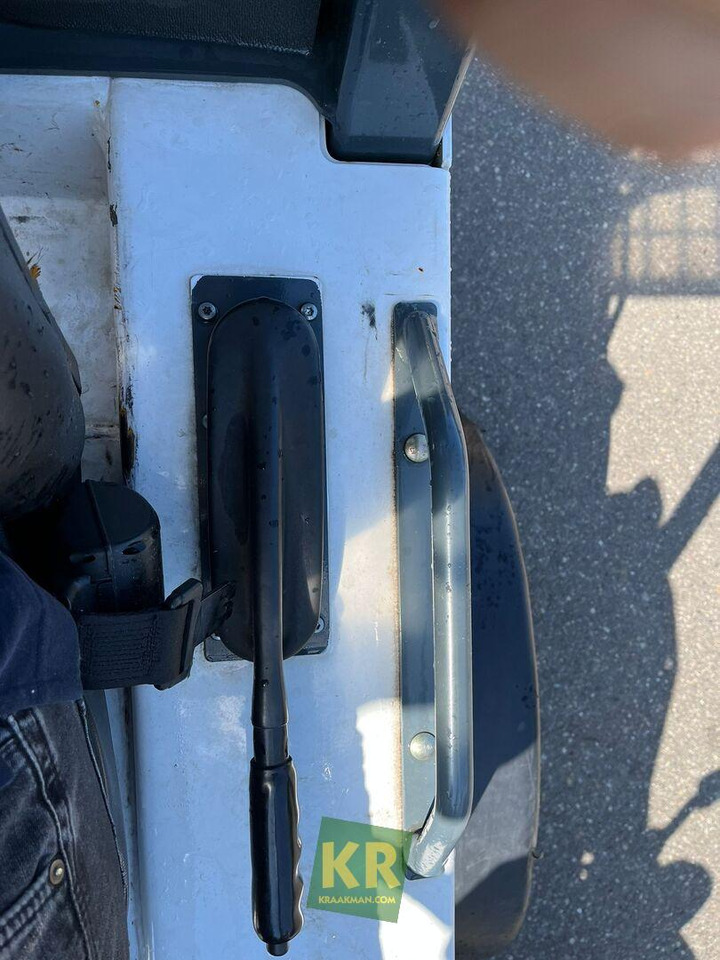 Valet de ferme AL400 GEHL