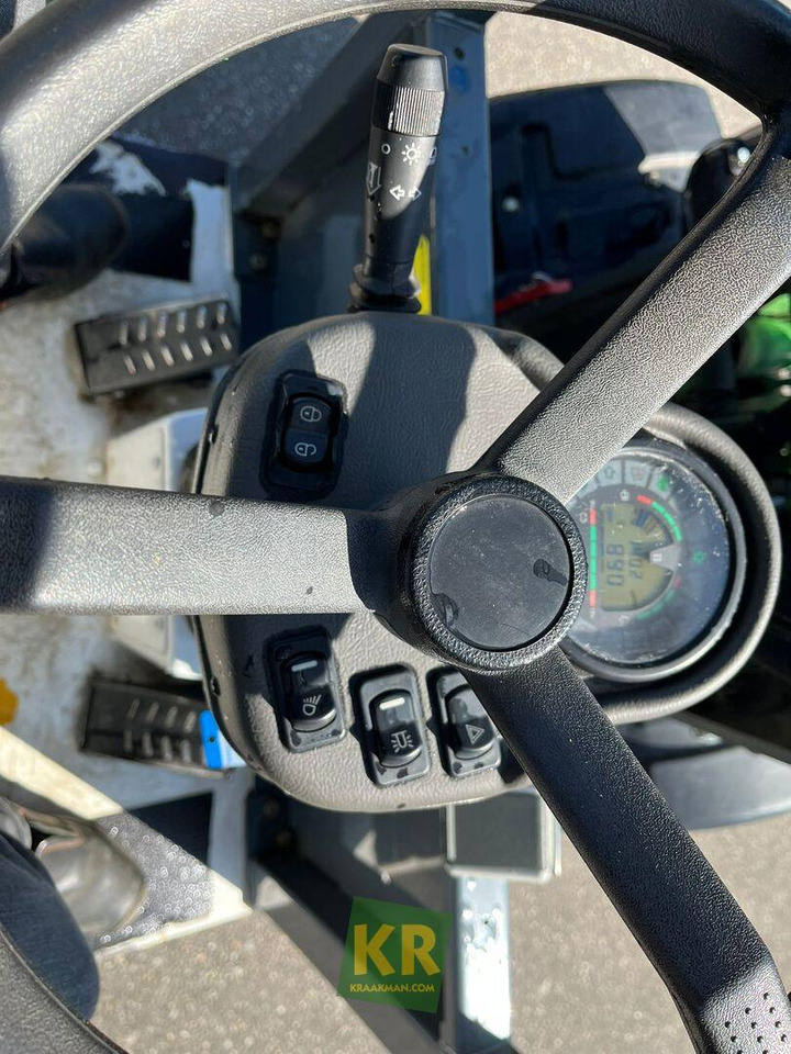 Valet de ferme AL400 GEHL