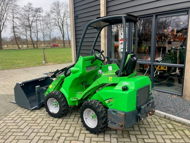 Valet de ferme AVANT 420 loader