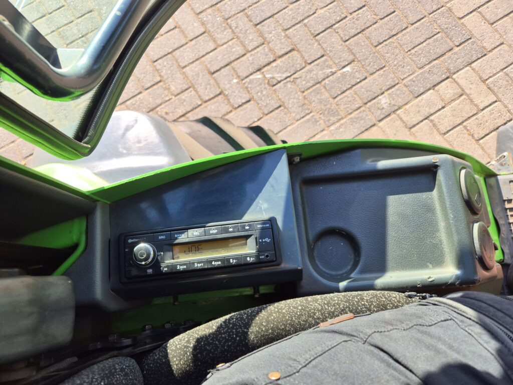 Valet de ferme AVANT 745 optidrive