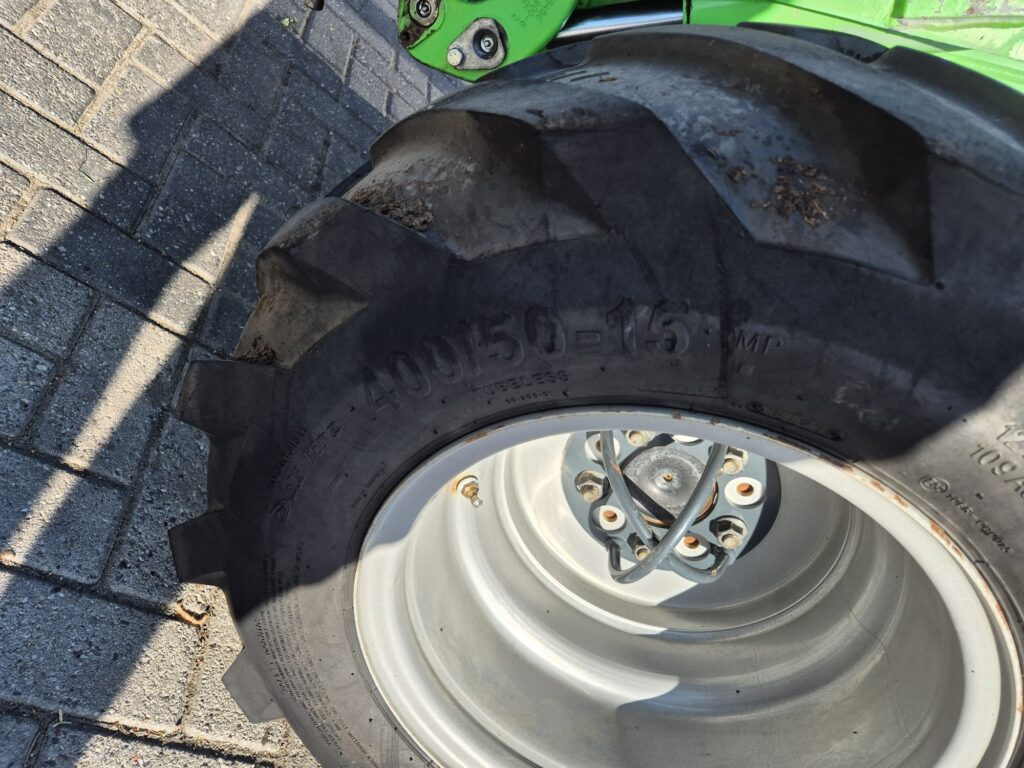 Valet de ferme AVANT 745 optidrive