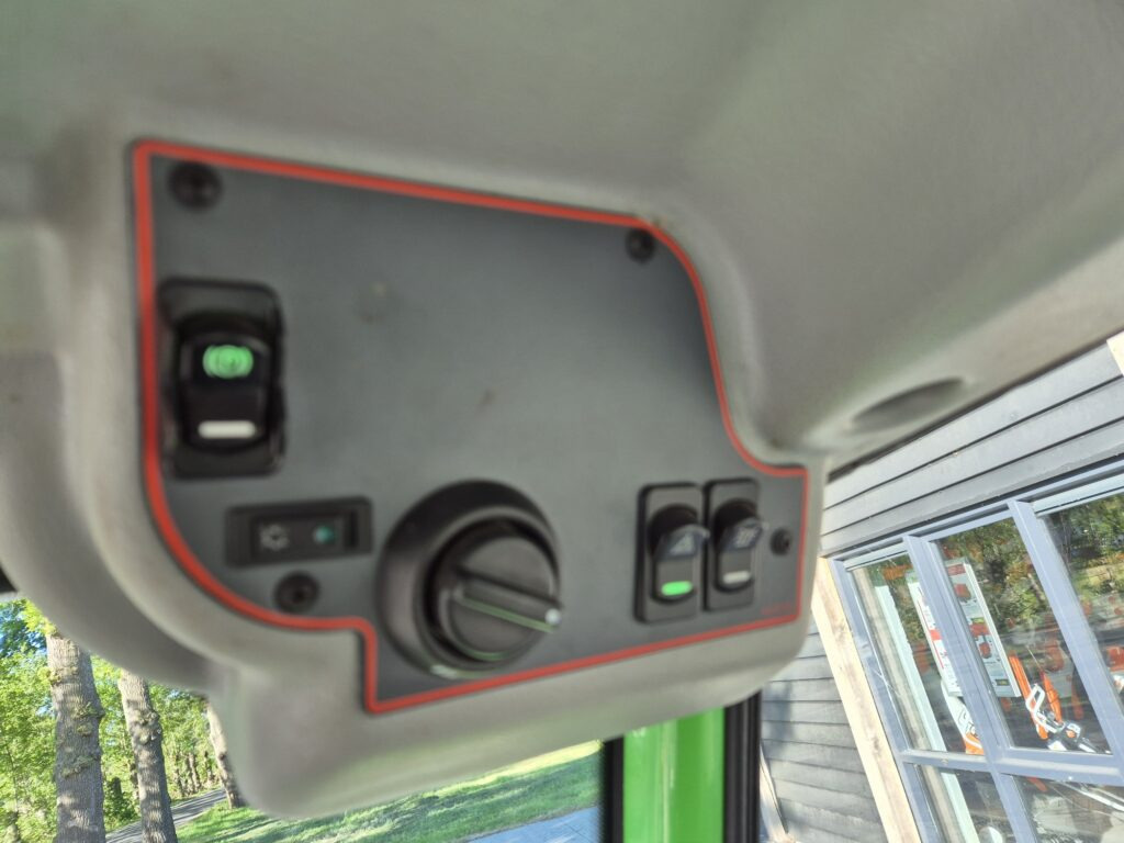 Valet de ferme AVANT 745 optidrive