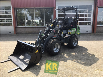Valet de ferme G2200E Giant 