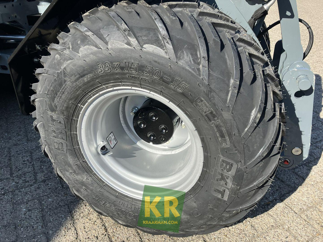 Valet de ferme G2700 HD+ Giant