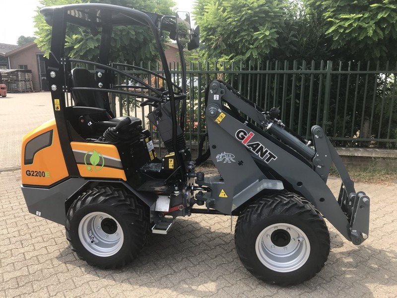 Valet de ferme Giant G2200E
