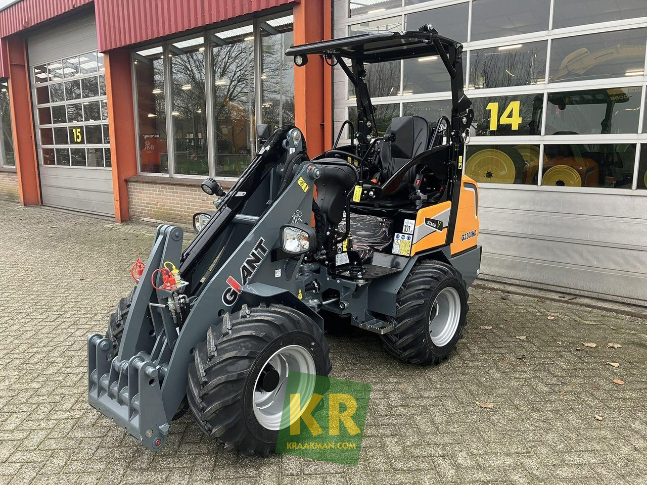 Valet de ferme Giant G2300 HD