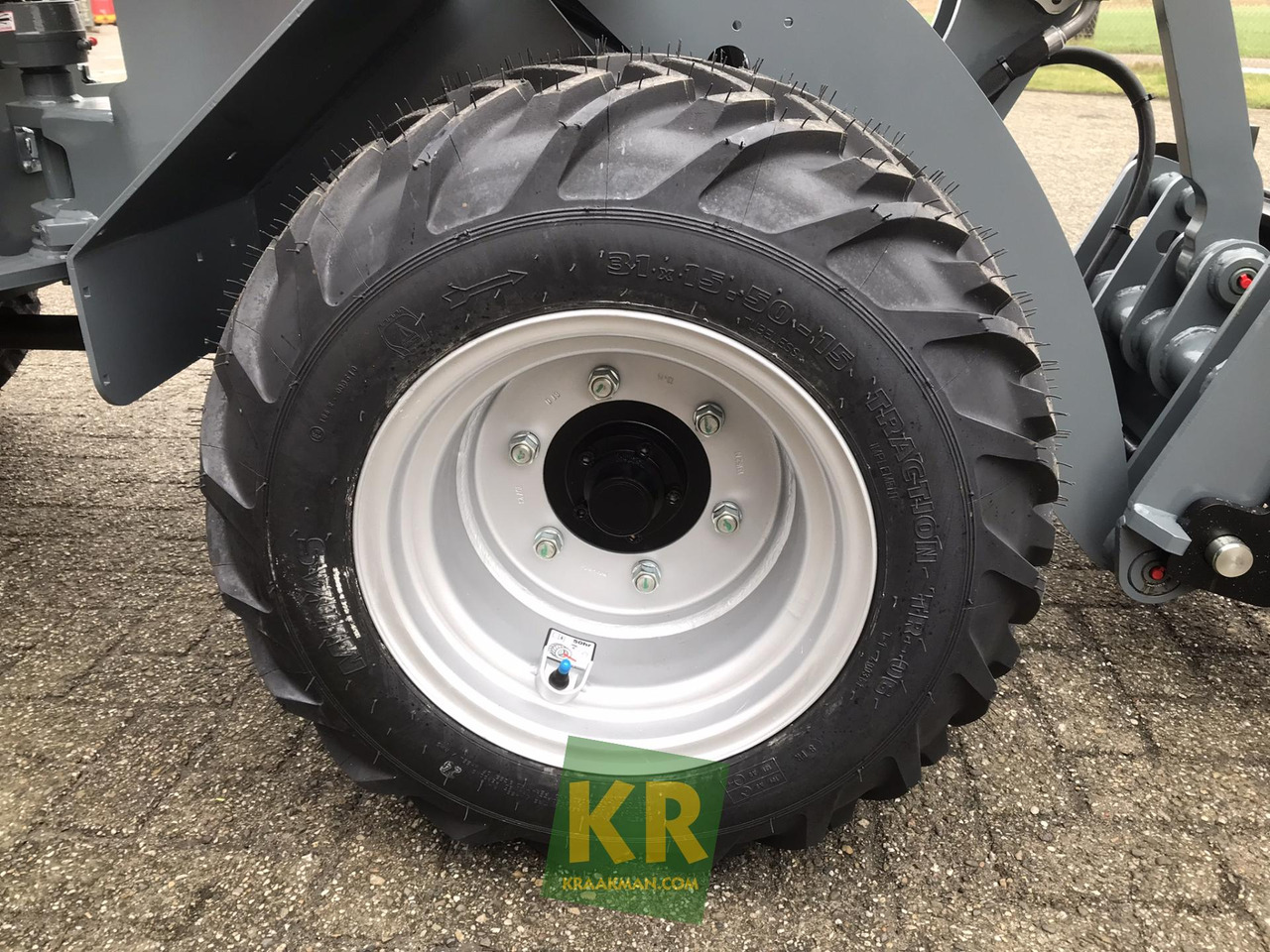 Valet de ferme Giant G2700E