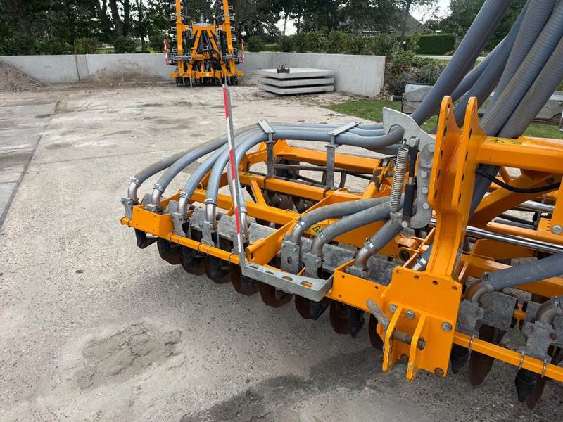 Machine agricole Veenhuis Terraject DISC 5.00 Schijvenegg Bemester Bouwlandinjecteur