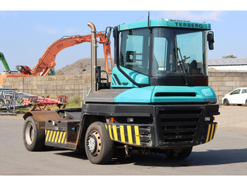 Tracteur portuaire TERBERG