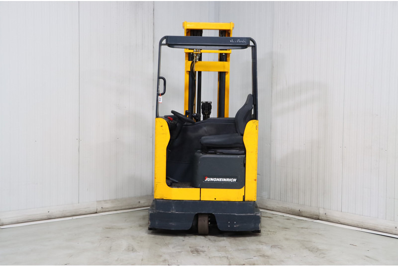 Chariot à mât rétractable Jungheinrich ETV110