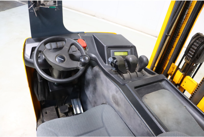 Chariot à mât rétractable Jungheinrich ETV110