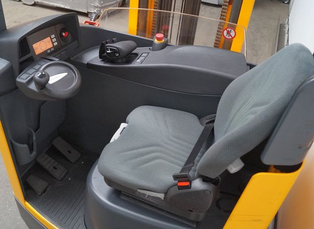 Chariot à mât rétractable Jungheinrich ETV214