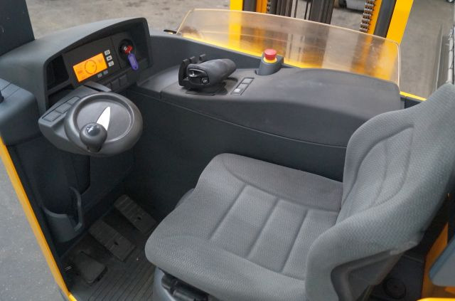 Chariot à mât rétractable Jungheinrich ETV214