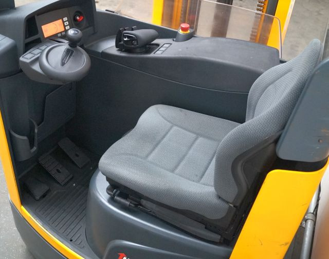 Chariot à mât rétractable Jungheinrich ETV214