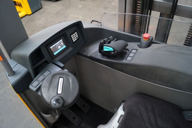 Chariot à mât rétractable Jungheinrich ETV214