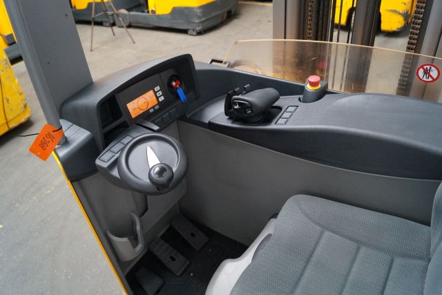 Chariot à mât rétractable Jungheinrich ETV214