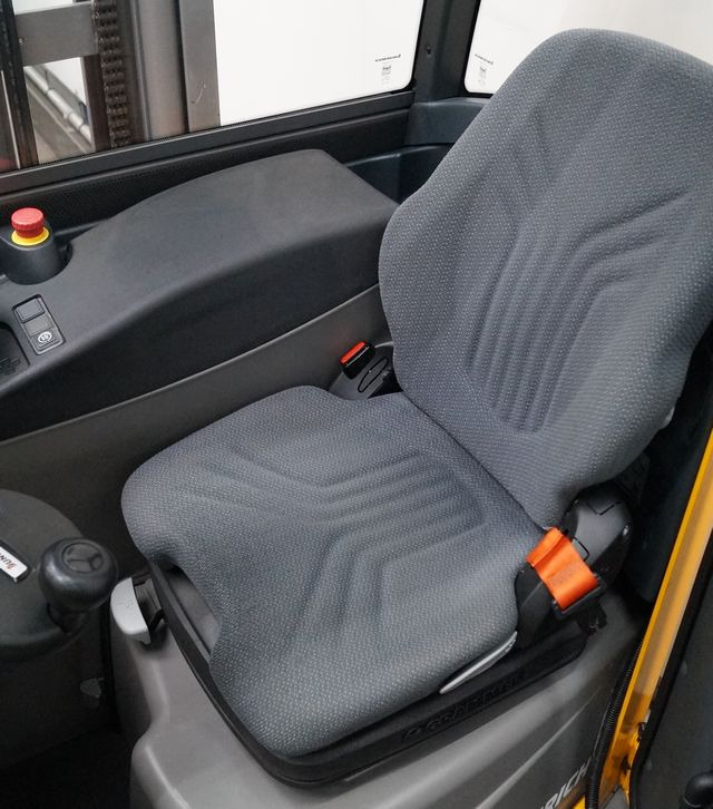 Chariot à mât rétractable Jungheinrich ETV214