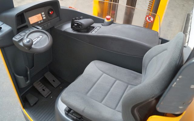 Chariot à mât rétractable Jungheinrich ETV214