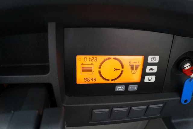 Chariot à mât rétractable Jungheinrich ETV214