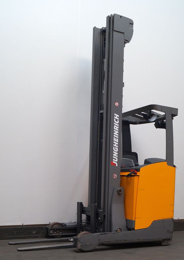 Chariot à mât rétractable Jungheinrich ETV216