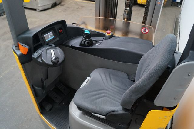 Chariot à mât rétractable Jungheinrich ETV216